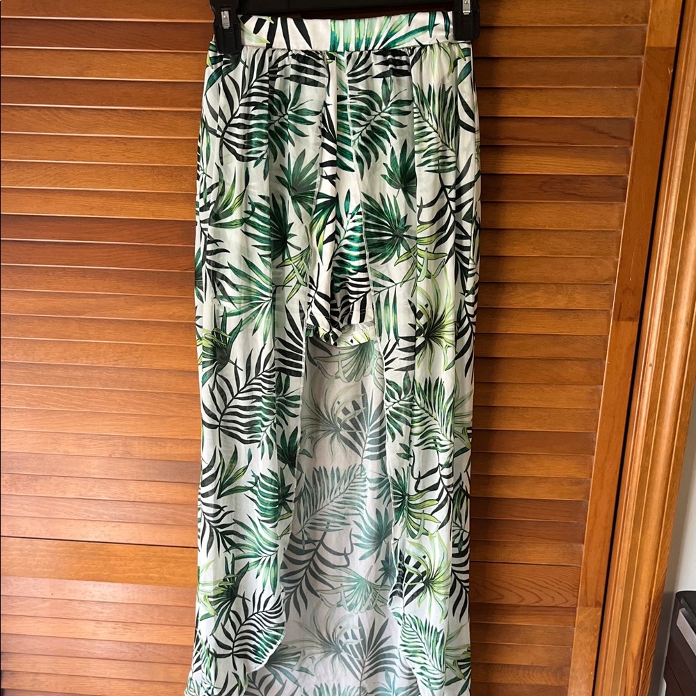 No Boundaries Leaf Print Maxi Skirt in Green, Black & White Juniors Size 1